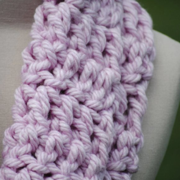 Crochet Baby Pink Thick Cowl/New - Picture 2 of 4